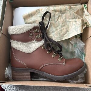 Brown Shearling-Lined Women's Boots